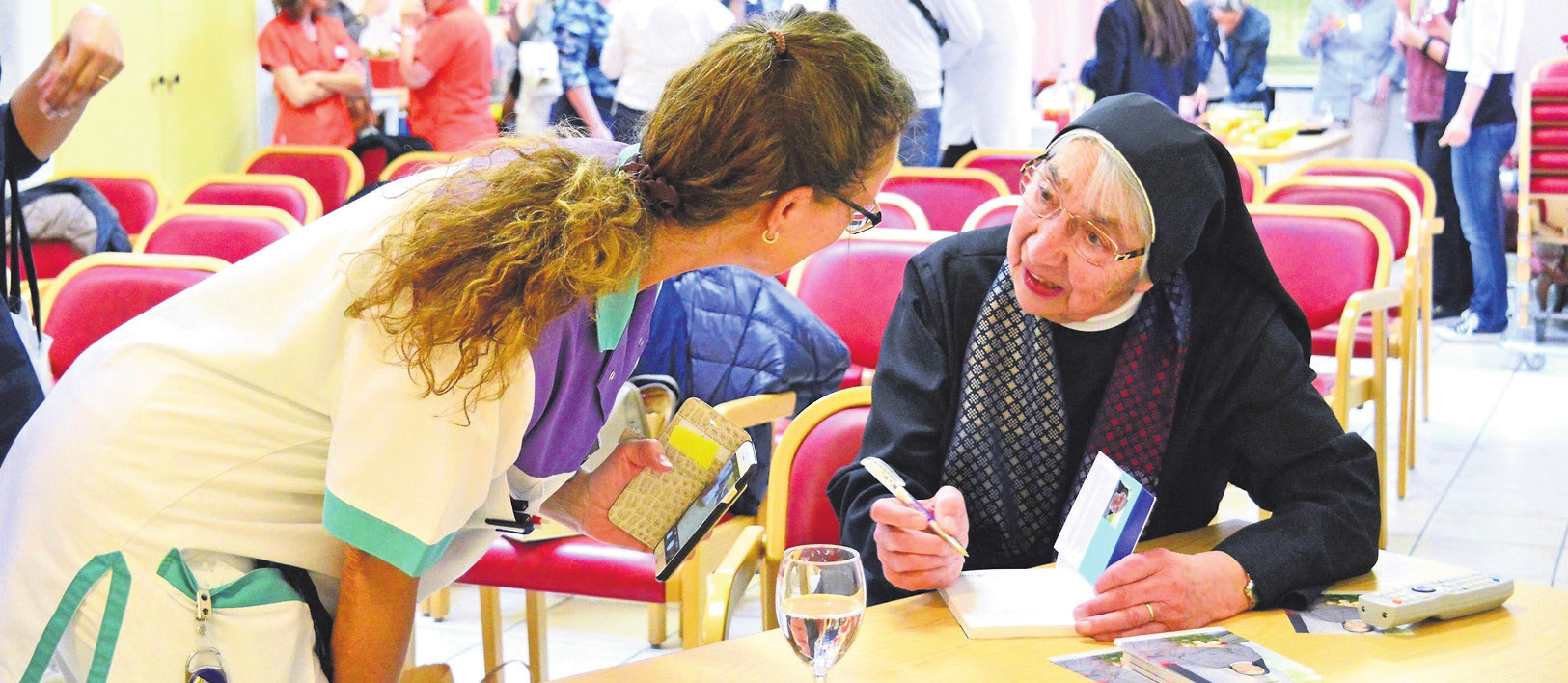 Pflege Koryphäe zu Besuch