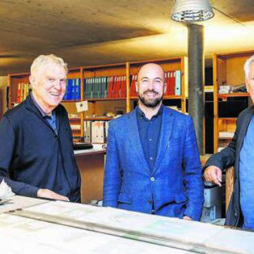 Gewappnet für Herausforderungen - Mit der neuen Partnerschaft werden die Weichen für eine langfristige und gemeinsame Zukunft gestellt. Im Bild (v. l.): Luca Montanarini, Fabrice Müller und Urs Müller. Bild: hus