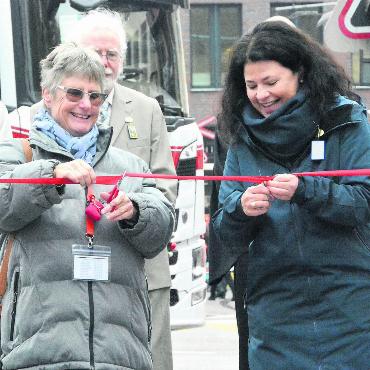 Ein Städtli voller Sterne - OK-Präsidentin Sabina Glarner und Stadträtin Claudia Bamert. Bild: cbl