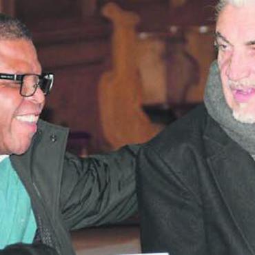 Nun folgt Übergangsphase - Ende Jahr wird der Pastoralraum-Priester Solomon Obasi (links) aus Wohlen wegziehen, rechts Kirchenpflege-Mitglied Marco Zavalloni. Bild: dm