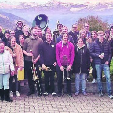 Bestens vorbereitet für Fasnacht - Zwei Tage lang bereiteten sich die Villmerger im Berner Oberland auf die kommenden Auftritte vor. Bild: zg