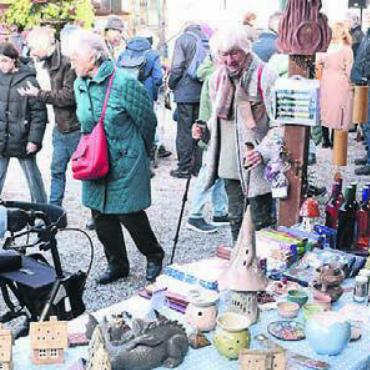 Stimmungsvoller Einkauf - Das Angebot präsentierte sich auch dieses Jahr sehr vielfältig.