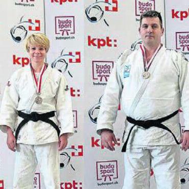 Zwei Wohler Vizemeister - Corinne Schmid (links) und René Täuscher holten die Wohler Medaillen. Bild: zg