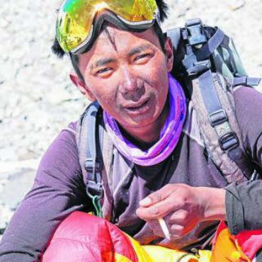 Abseits der Komfortzone - Der Sherpa, der Bruno Hufschmid bis nach ganz oben begleitete.