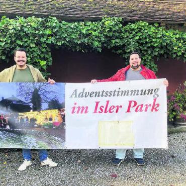Altbewährtes trifft auf Neues - Ihnen liegt der Adventsmarkt am Herzen: Patrick Grob (links) und Pascal Schmider sind die neuen Organisatoren. Bild: zg