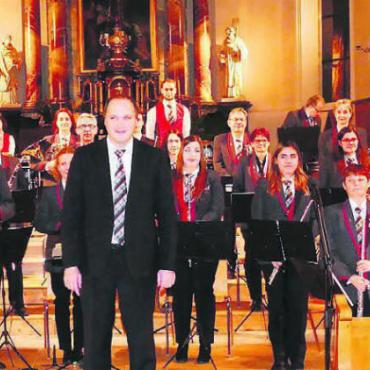 Feinstes vom Feinen - Der Musikverein Wohlen begeisterte das Publikum: Beim Adventskonzert war die katholische Pfarrkirche praktisch bis auf den letzten Platz besetzt. Bilder: tre
