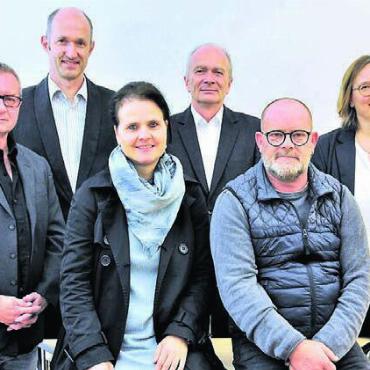Vier Bisherige, zwei Neue - Die Kandidierenden für die Kirchenpflege Muri, Amtsperiode 2023 bis 2026, von links: Thomas Kron (bisher), Erich Richner (neu), Brigitte Keusch (bisher), Thomas Suter (bisher), Hans-Peter Frey (bisher), Barbara Egli Scheuber (neu). Bild: zg