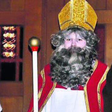 Laternen, Lebkuchen und Samichlaus - Der Samichlaus kommt wieder zu den Aristauer Kindern, am Samstag trifft er sie beim Wasserturm. Bild: zg