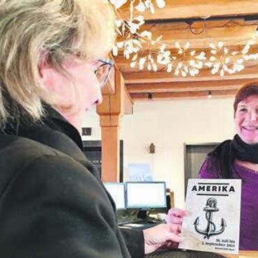 «Amerika» verschenken - Ein perfektes Weihnachtsgeschenk: Den liebevoll gestalteten Gutschein inklusive passendem Kuvert gibts für 48 Franken bei Muri Info. Bild: zg