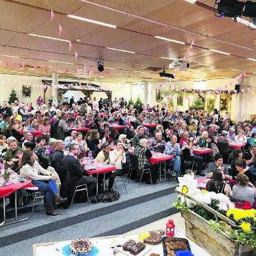 Das Publikum «giggerig» gemacht - Von wegen Rivalen: Für einmal war die Turnhalle Risi in Dottikon fest in Hägglinger Hand.