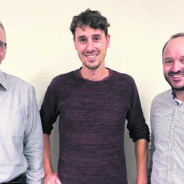 Solarenergie als Rettung? - Sie orientierten zum Thema Strommangellage (von links): Adrian Schwammberger, Leiter Netzinfrastruktur und Betrieb bei der AEW, Mario Roost, Aktion Häggligrüen, und Lukas Meister, Geschäftsleiter der clevergie AG. Bild: mub