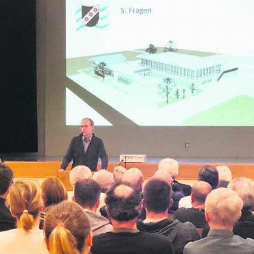 Investition in die Zukunft - Die vielen Fragen der Stimmbürger beantwortete Gemeindeammann André Meyer sachlich und souverän. Über das Projekt entschieden wird am nächsten Mittwoch. Bild: mub
