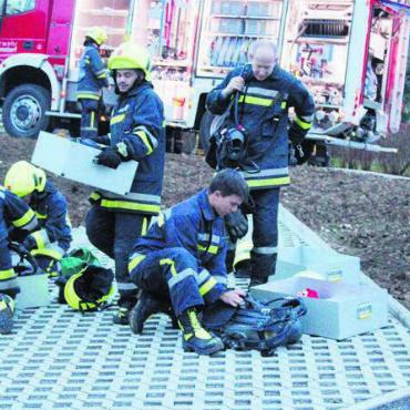 Fahrzeug für die Feuerwehr - Damit die Feuerwehr auch in Zukunft bestens ausgerüstet und einsatzbereit ist, beantragt der Gemeinderat einen Kredit über 250 000 Franken für ein neues Pikettfahrzeug. Bild: Archiv