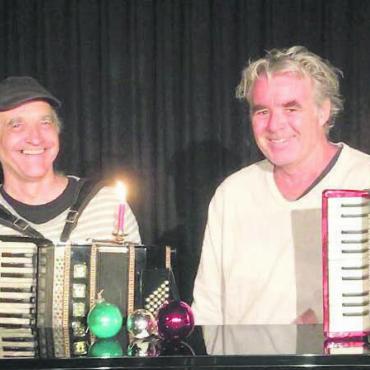 Vielfältig und unterhaltsam - Fredi Spreng (links) und Jörg Bohn verkürzen die Wartezeit auf Heiligabend. Bilder: pd