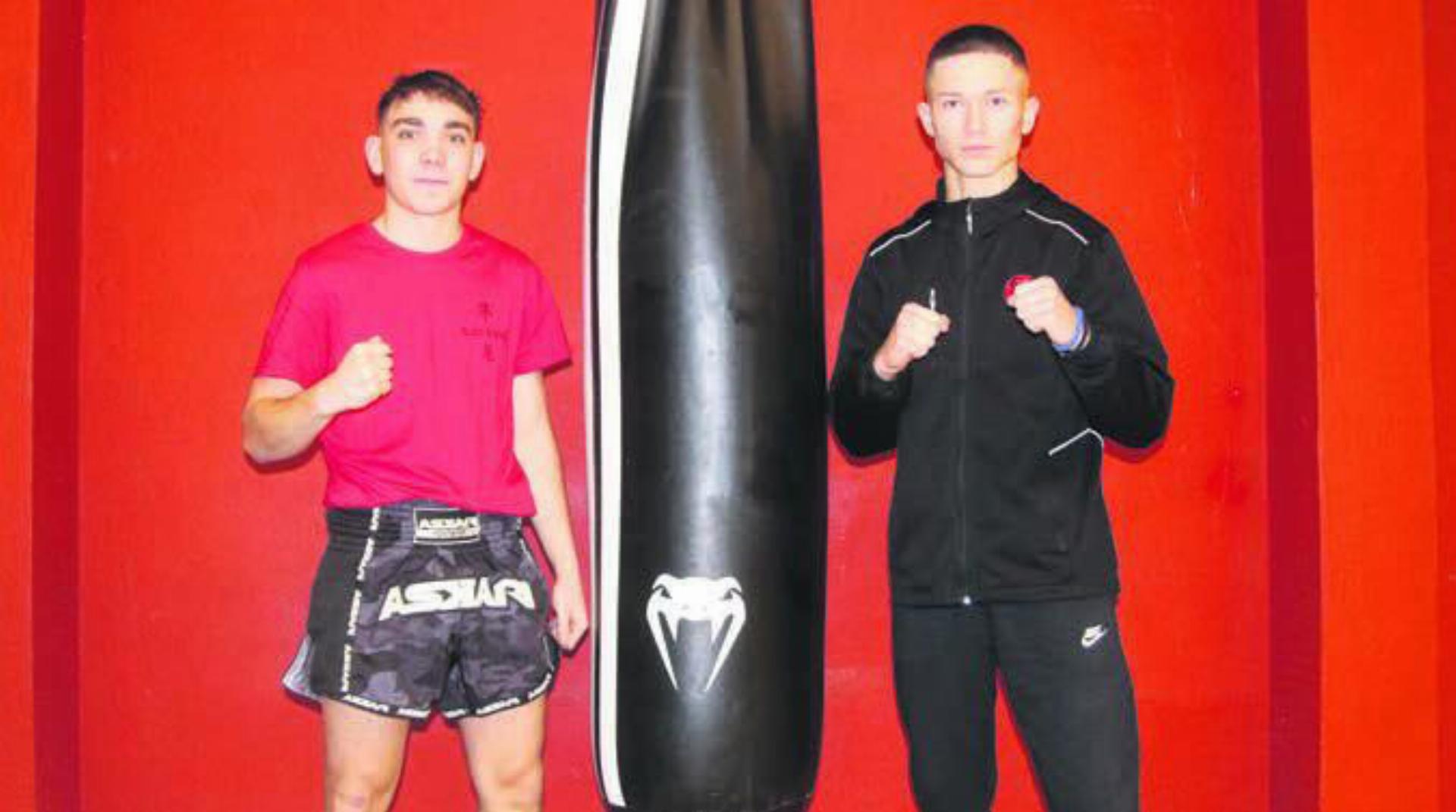 Janis Wiederkehr (links) und Mirko Scoric vertreten die Schweiz und die Murianer Kampfkunstschule Sun Long Meng an der Junioren-Wushu-WM in Indonesien. Bild: Josip Lasic
