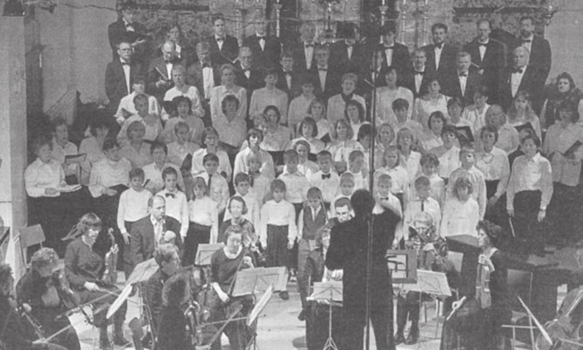 Der Gemischte Chor Waltenschwil singt in der Kirche. Bild: Archiv