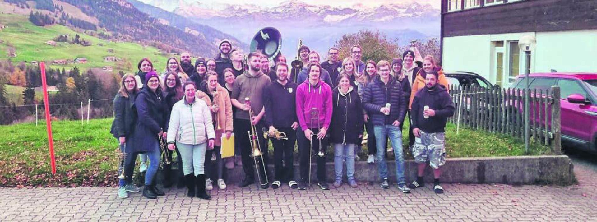 Zwei Tage lang bereiteten sich die Villmerger im Berner Oberland auf die kommenden Auftritte vor. Bild: zg