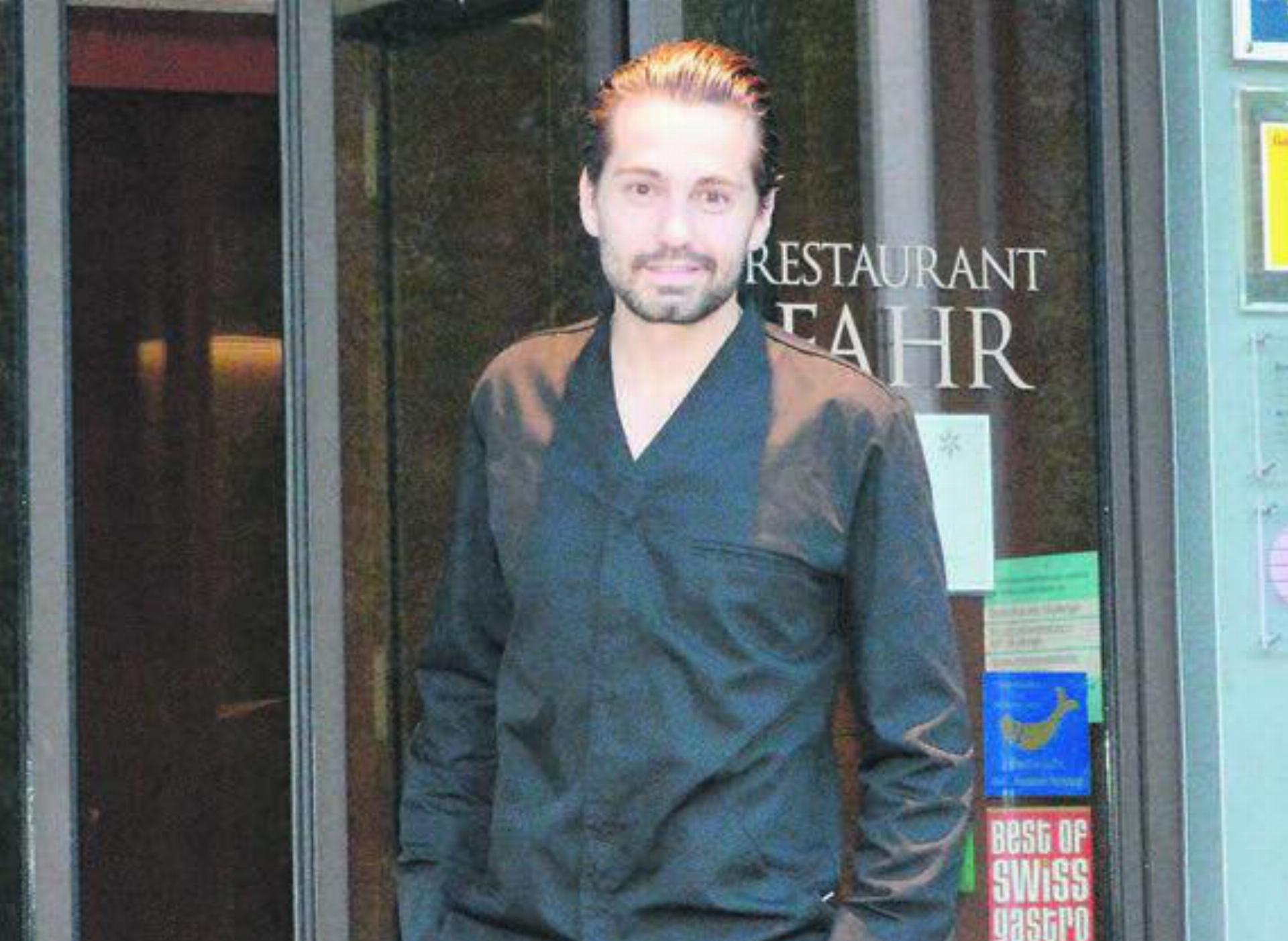 Schon früh wusste Manuel Steigmeier, dass er Koch werden will. Früher kochte er das Mittagessen für seine drei Brüder, heute serviert der 27-jährige Sternekoch Haute Cuisine im eigenen Restaurant. Bilder: Celeste Blanc / zg