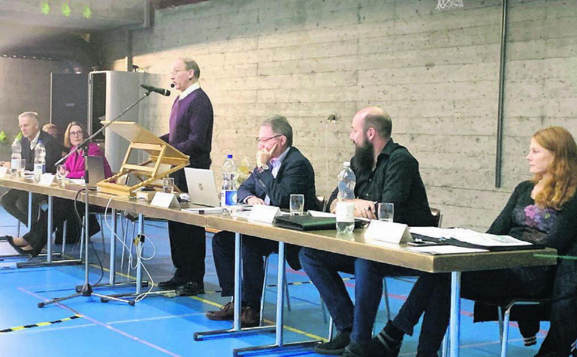 Der Gemeinderat von Fischbach-Göslikon sah sich mit einer weniger hitzig debattierten Versammlung konfrontiert als erwartet. Bild: Celeste Blanc