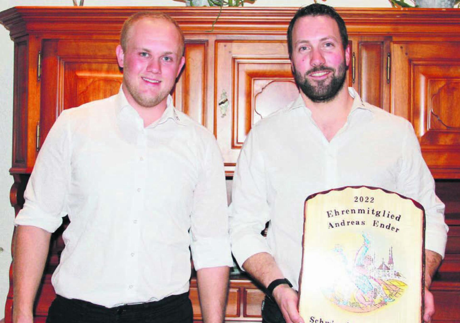 Der neue und der abtretende Präsident: Marco Küng (links) und Andreas Ender. Bild: pf