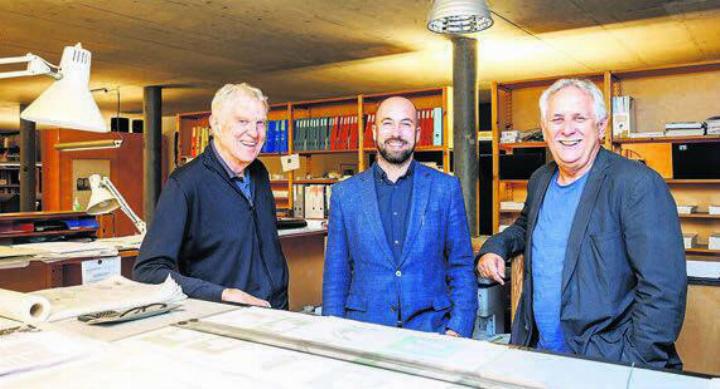 Mit der neuen Partnerschaft werden die Weichen für eine langfristige und gemeinsame Zukunft gestellt. Im Bild (v. l.): Luca Montanarini, Fabrice Müller und Urs Müller. Bild: hus