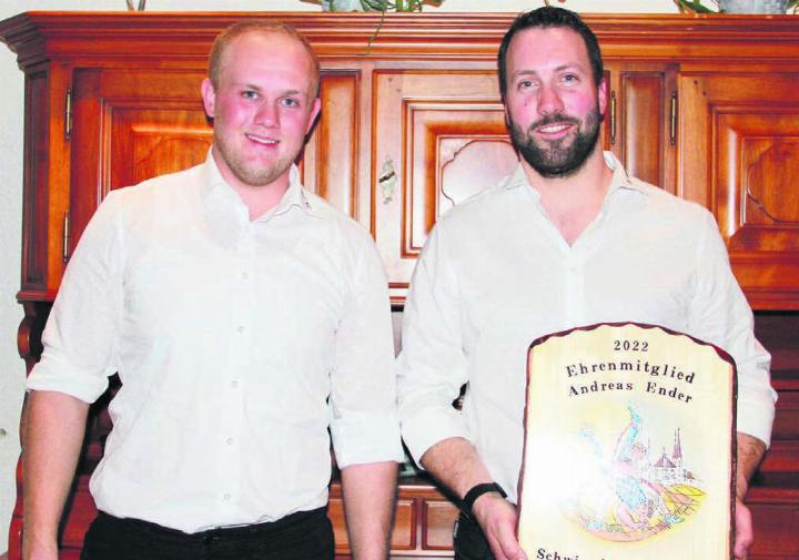 Der neue und der abtretende Präsident: Marco Küng (links) und Andreas Ender. Bild: pf
