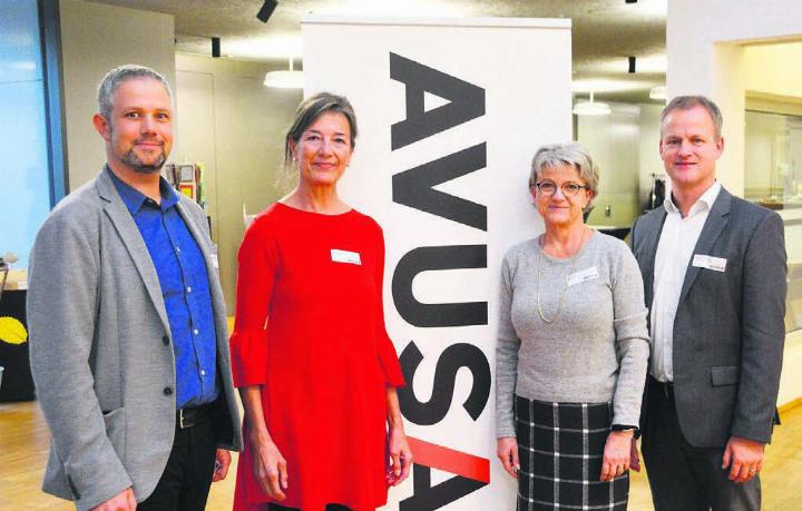 Austausch für Ideen in der Integra: Jonas Meier (Geschäftsführer Integra), Daniela Matter (Geschäftsleitung Avusa), Maya Bally Frehner (Vorstandspräsidentin Avusa) und Stephan Baumann (Mitglied Geschäftsleitung Integra). Bilder: Celeste Blanc