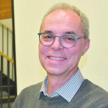Zurück an den Absender - Kreisingenieur Manuel Baldi erklärte, was die Übernahme der Kantonsstrasse durch die Gemeinde für Islisberg bedeuten würde. Bilder: Roger Wetli