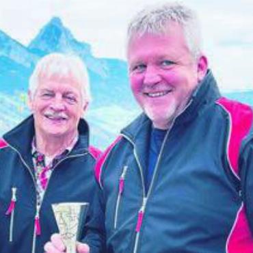Zwei Becher gewonnen - Sie gewannen je einen Becher: Peter Glaus (links) und Silvio Beyli. Bild: zg