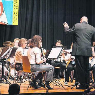 Abwechslungsreicher Abend - Die Musikgesellschaft Hermetschwil-Staffeln begeisterte auch in diesem Jahr zahlreiche Zuhörerinnen und Zuhörer. Bild: zg