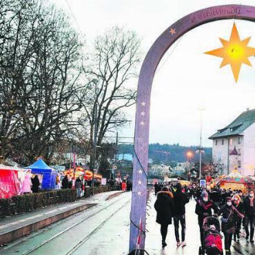 Grosse Ehre für Bremgarten - Weihnachtliches Bremgarten: Der Christchindli-Märt ist dieses Jahr das grosse Thema der SRF-Sendereihe «Dorfplatz». Bild: Marco Huwyler (Archiv)