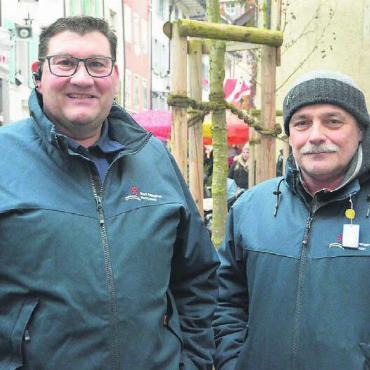 An alte Erfolge angeknüpft - Marktchef Reto Lorenzi und sein Mitarbeiter Hanspeter Stutz schauten zum Rechten.