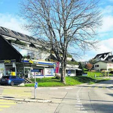 Steuerfuss auf 48 Prozent - Beim Volg soll es verschiedene Anpassungen an der Strasse und am Parkplatz geben. Bild: zg