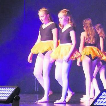 Talente im Rampenlicht - Diese Tänzerinnen sind konzentriert bei ihrem Auftritt. Bilder: aca