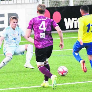«Haben stets an uns geglaubt» - Dieser «Big Save» von Cédric Künzli verhindert das 3:0 von Langenthal. Es wäre die Entscheidung gewesen. Bild: nm
