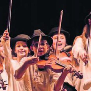 Musikalisches Spektakel - Das Jugendstreichorchester «Les Ministrings» begeistert mit seiner Leichtigkeit. Bild: zg