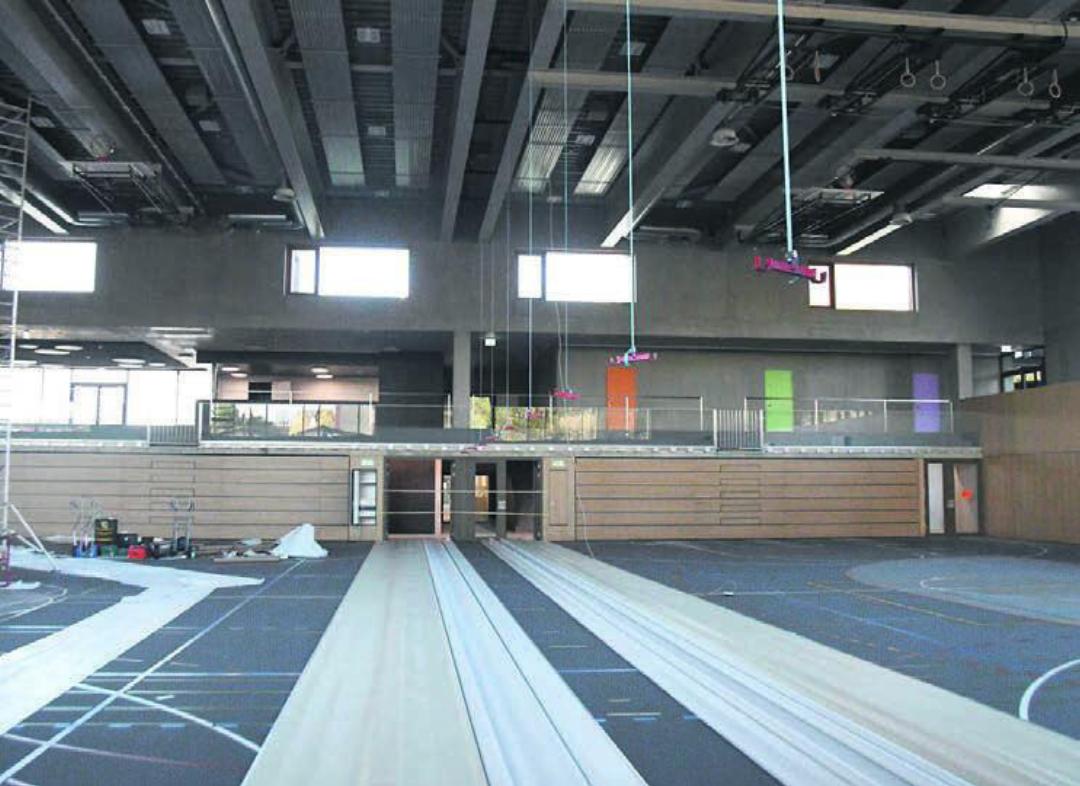 Die Aufnahme zeigt die fast fertige Halle im Innenbereich: Nach den letzten Detailarbeiten kann die neue Anlage eröffnet werden.