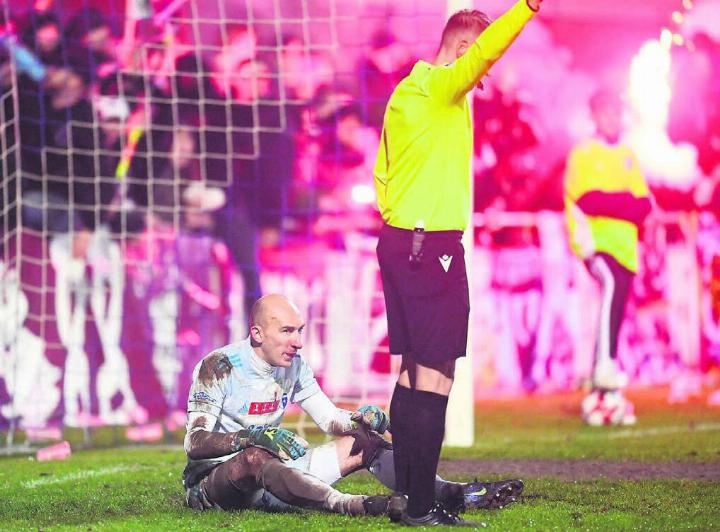 Goalie wird abgeschossen