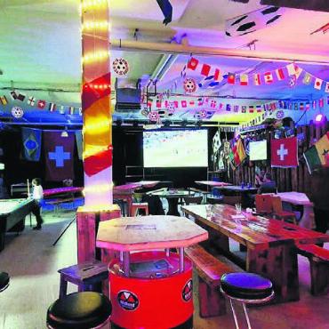 Aus Liebe zum Fussball - Der Gator Saloon in Muri – normalerweise finden hier Rockkonzerte statt, jetzt wurde er zur Sports-Bar. Bild: zg