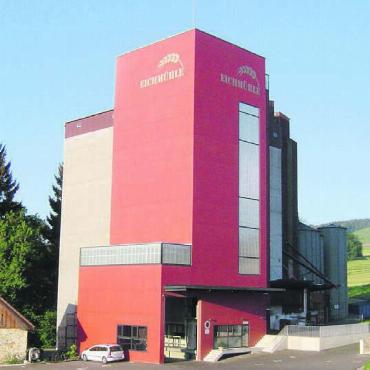 Eichmühle: 10 Jahre nach Brand - Seit 2017 ist die Eichmühle wieder aufgebaut und stellt sich den Herausforderungen des Marktes. Bilder: zg