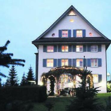 Weihnachtsbaumverkauf - Der Holzerhof in vorweihnachtlicher Atmosphäre.