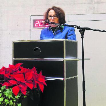 Steuern werden gesenkt - Ressortverantwortliche Gemeinderätin Andrea Moll-Reutercrona informiert über die geplante Steuerfusssenkung. Bild: Susanne Schild