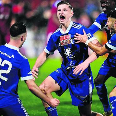 Tragische Helden - So feiert ein 17-Jähriger sein Tor gegen ein Team aus der Super League: Alessandro Vogt. Bilder: Alexander Wagner