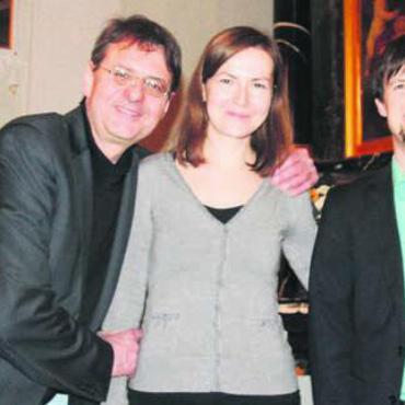 In 60 Minuten um die Welt - Die Mühlauer Organisten Stefan Quaderer, Ildiko Tamas und Viktor Andermatt (von links). Bild: zg