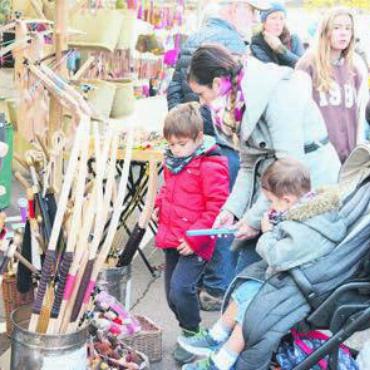 Ein Markt voller Leben - Besonders die Kinderherzen schlagen an vielen Ständen höher. Bilder: Annemarie Keusch