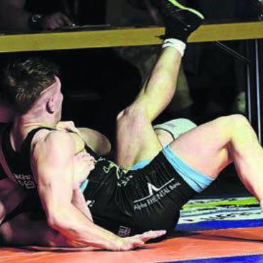 Spannend und ausgeglichen - Nino Leutert (links) verlor gegen Dominik Laritz. Bild: awa