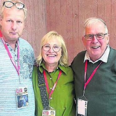 Wohler Jass-Künste - Gute Wohler Bilanz: Heidi Meier wurde Vizemeisterin, sie wohnt in Dintikon und ist in Wohlen aufgewachsen, Daniel Meier (links) und Hans Hübscher (rechts) waren stolze Finalteilnehmer. Bild: zg