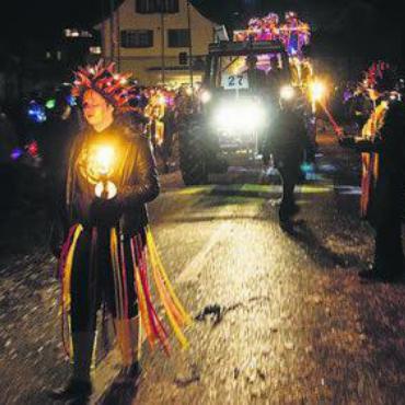 Mit 66 Jahren fängt das Leben an - Beim letzten Jubiläum 2017 gab es ebenfalls einen Nachtumzug. Bild: zg