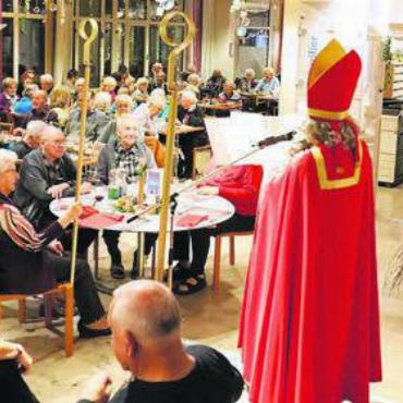 Für vorweihnachtliche Stimmung gesorgt - Auch die Samichläuse genossen es im St. Martin. Bild: zg