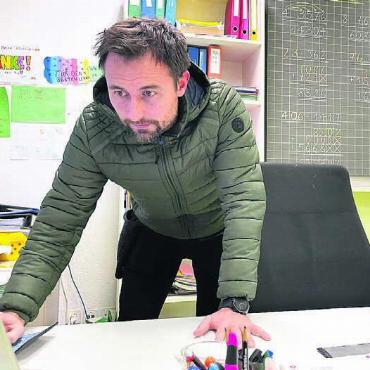 «Immer locker bleiben» - Sein Lehrerjob an der Schule in Waltenschwil liegt ihm sehr am Herzen. Bild: spr